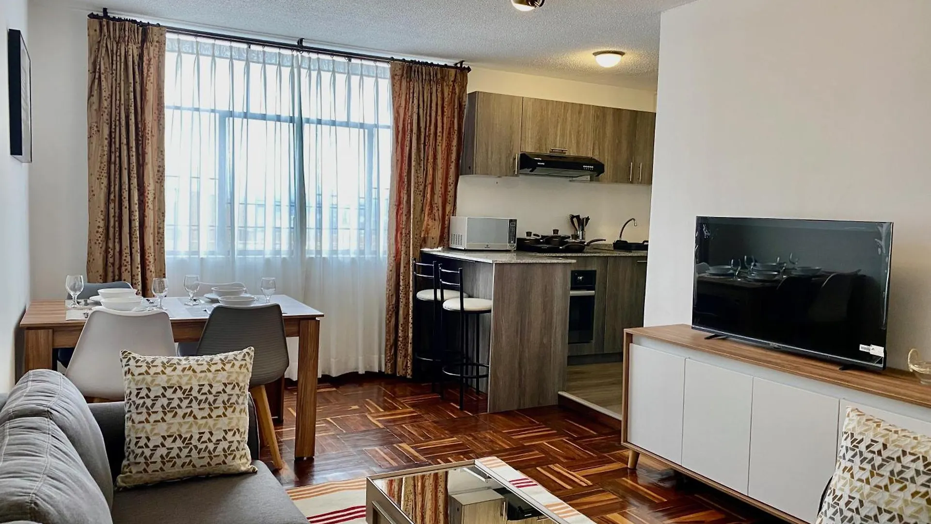 Great Location Quito Apartments 0*,